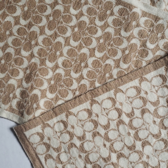 Women's Coach Scarf - Picture 3 of 5